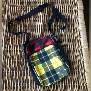 NIKE UNISEX HERITAGE PLAID CROSSBODY 🟨🟥